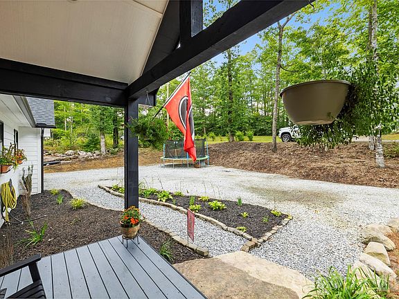 4th image of 185 Ben Nevis Rd