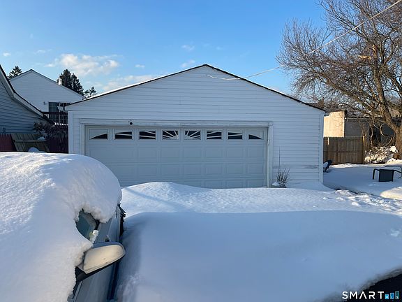 3rd image of 52 Bennett Avenue