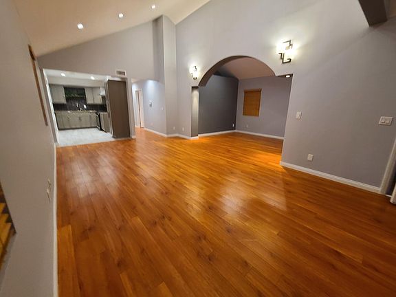 4th image of 10248 Jardine Ave