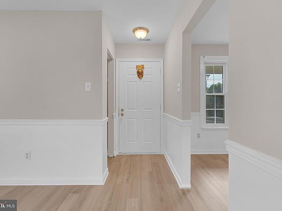 5th image of 105 Devonshire Ct