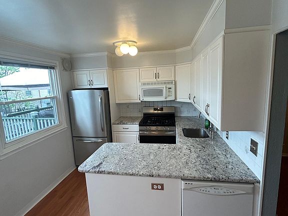 3rd image of 10830 Perrin Rd