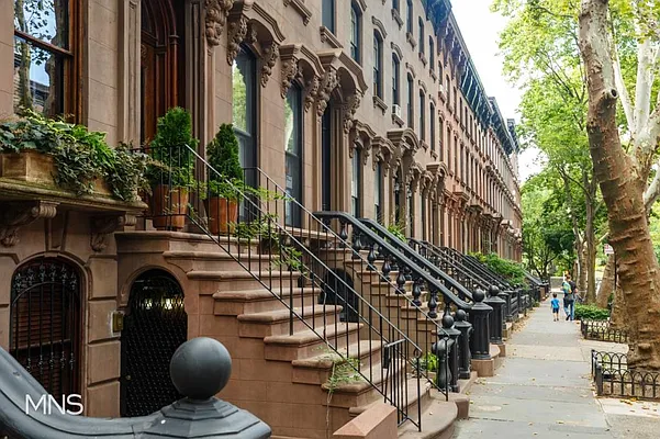 Sold by MNS | media 9