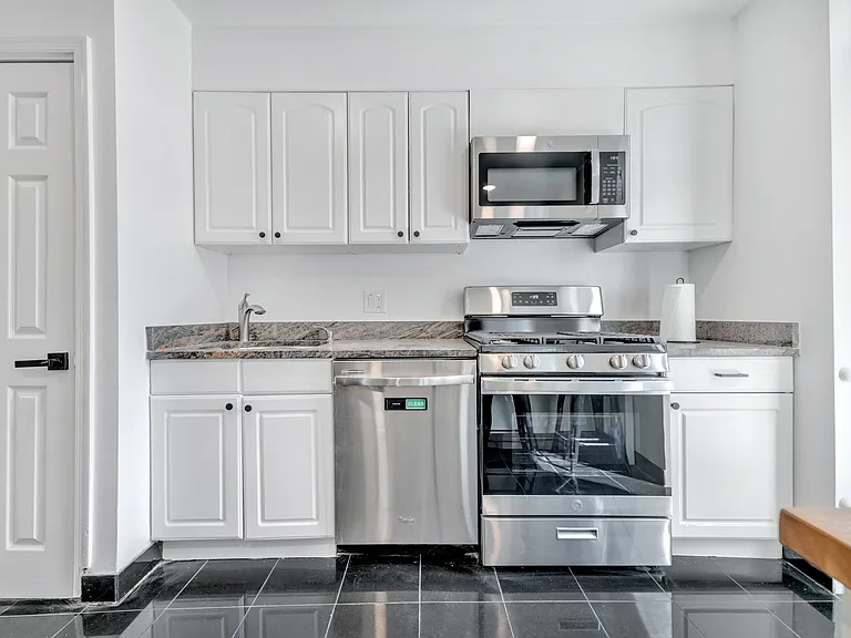 406 Elm St NW — Photo 5