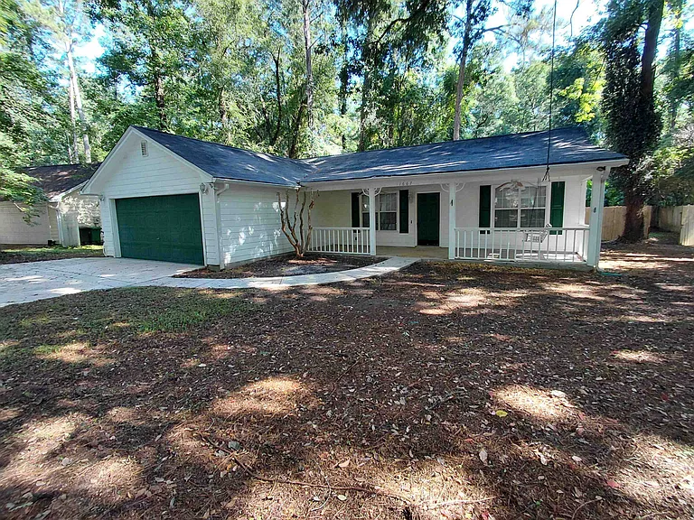 1667 Folkstone Rd — Photo 2