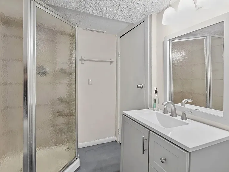 316 Carlton Rd — Photo 8