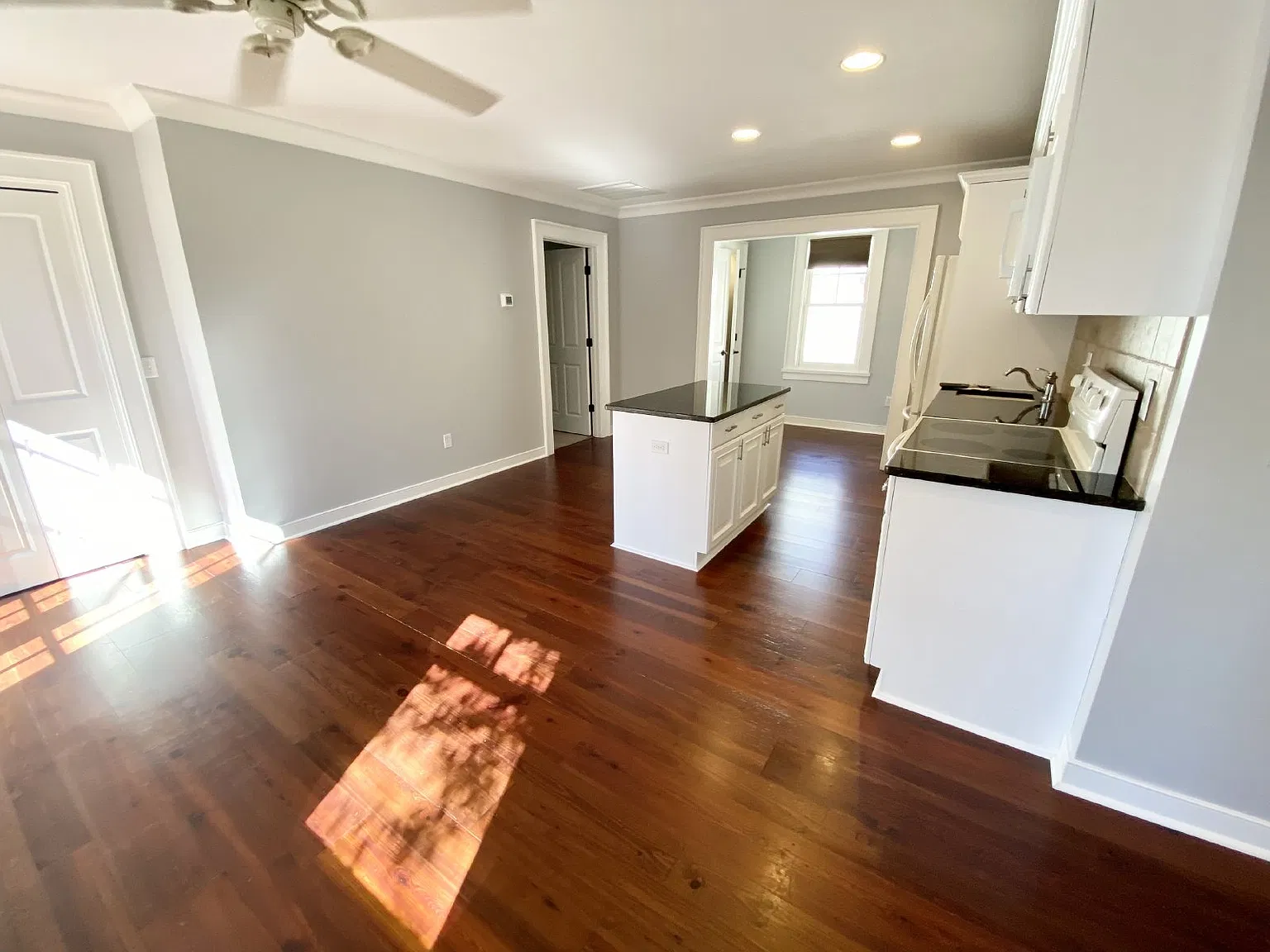 1 bed, 1.0 bath, 575 sqft, $1,675 — Photo 2