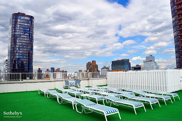 Rented by Sotheby's International Realty | media 35
