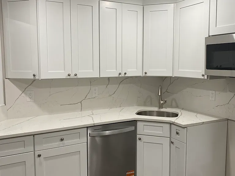 374 Hampton Pl — Photo 3