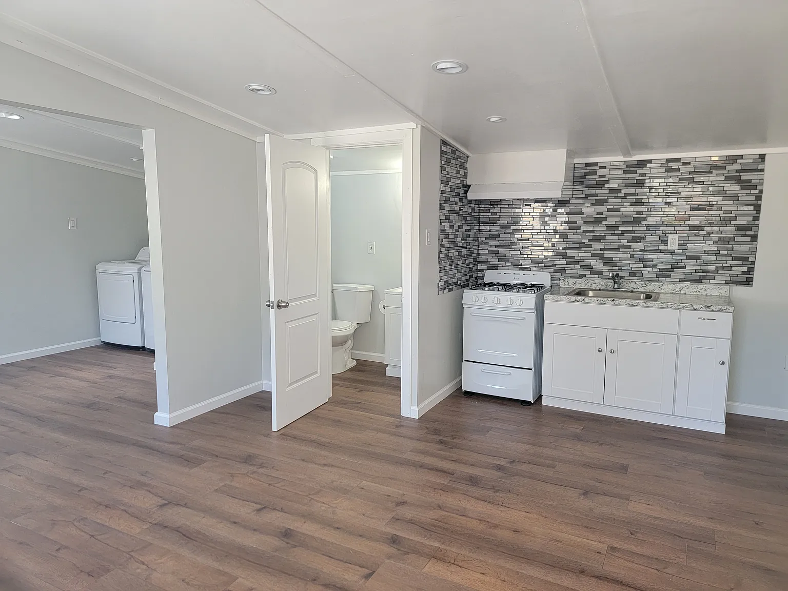 1 bed, 384 sqft, $1,350 — Photo 1