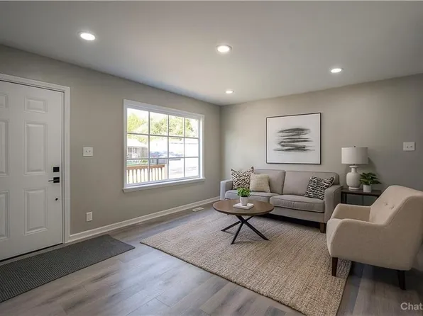 6403 E 153rd St, Grandview, MO 64030