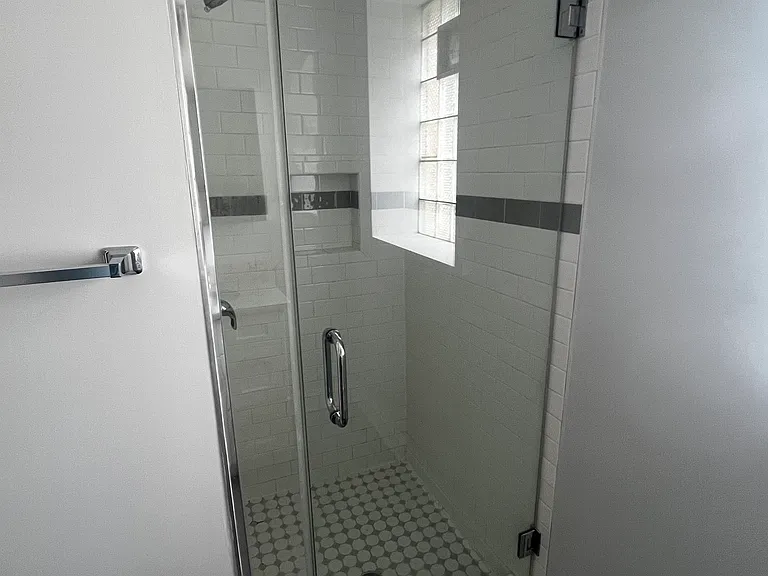 1115 N Rockwell St #1 — Photo 7