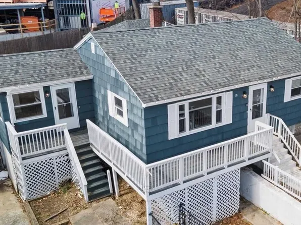 18 Mohican Rd, Worcester, MA 01605