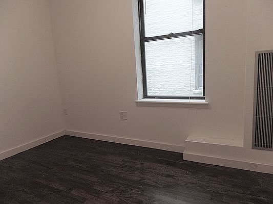 5th image of 556 W 126th St APT 42
