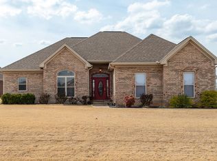 58 Holli Ln, Muscle Shoals, AL 35661