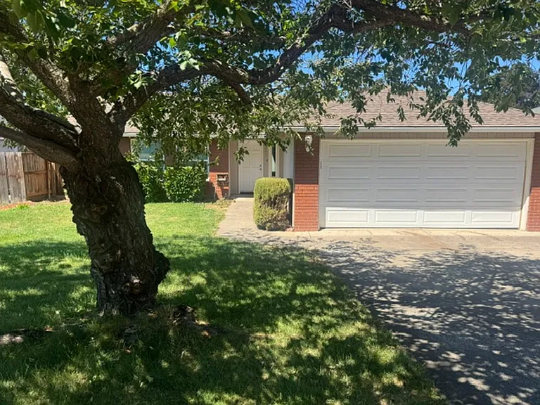 3051 Bron Cir — Photo 1