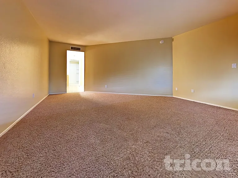3413 E Dragoon Ave — Photo 8