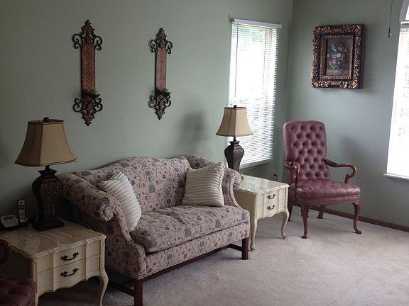 3rd image of 30 Stratford Grn #3