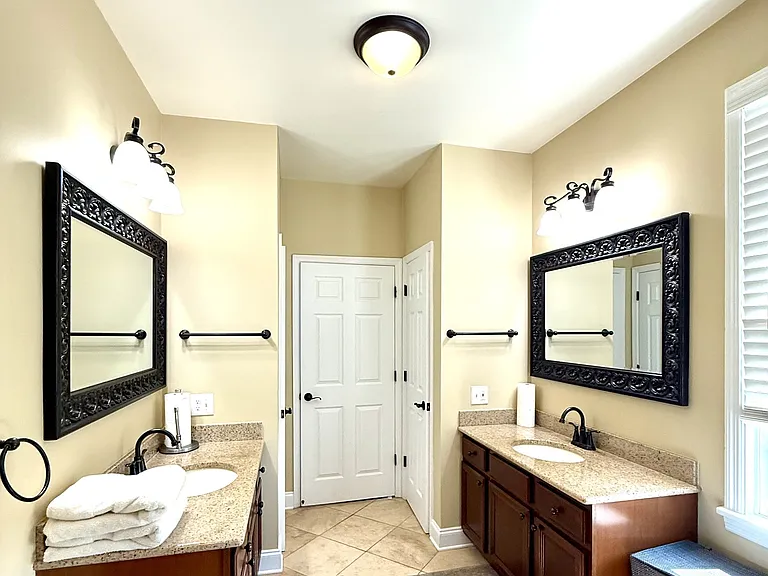 410 Lancaster Ave — Photo 30