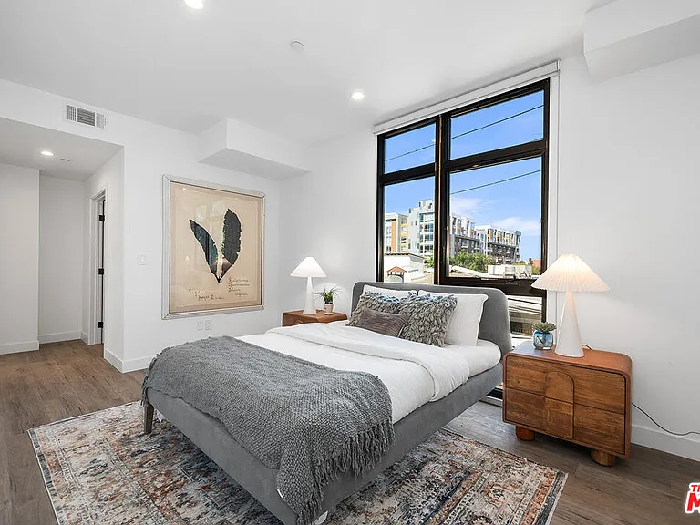 1016 N Martel Ave #Townhouse 108 — Photo 8