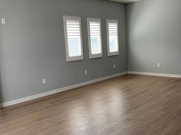 4th image of 646 N Serrano Ave #2