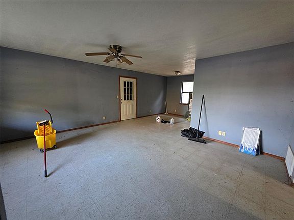 3rd image of 304 Hal Dr