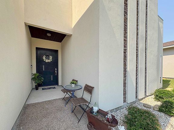 2nd image of 6014 Vero Dr