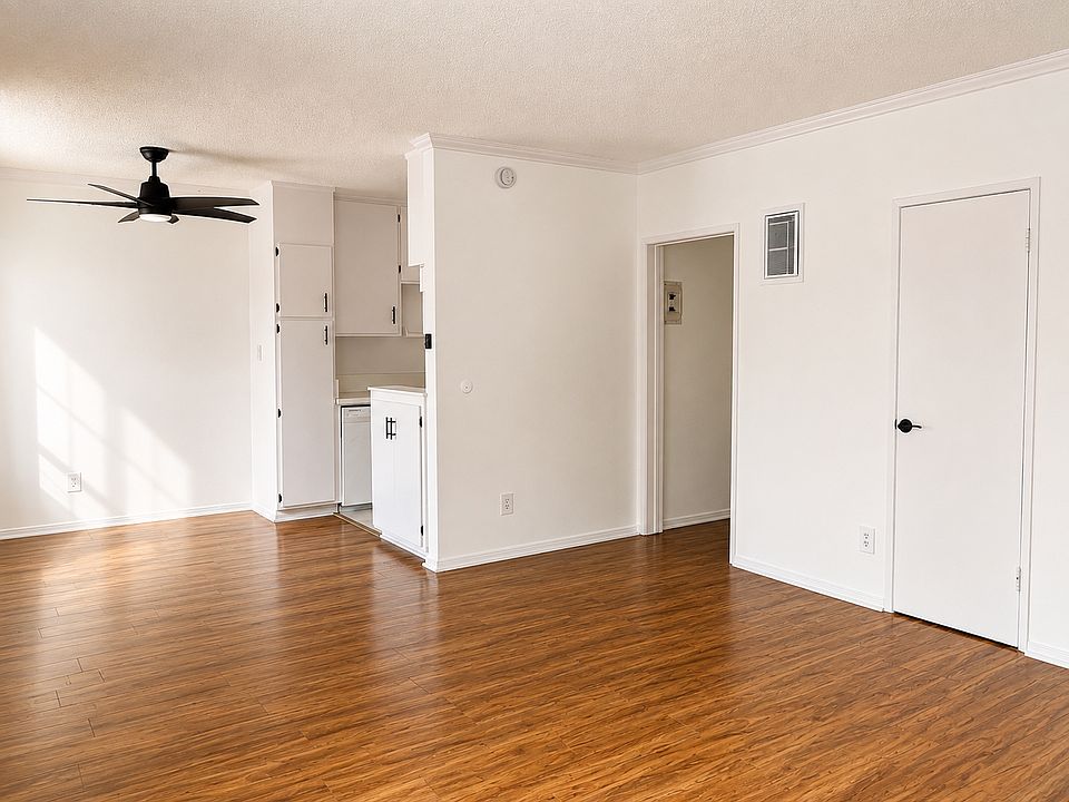 1st image of 2150 N Beachwood Dr #10