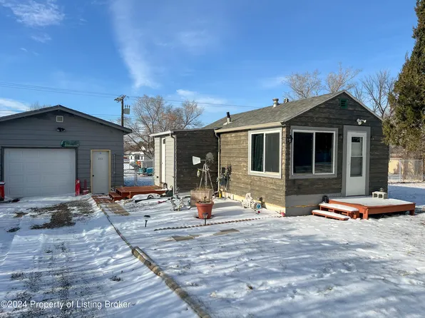 632 1st Ave SW, Dickinson, ND 58601