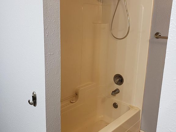 3rd image of 21 1st Ave NE #1
