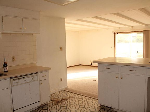 2nd image of 1023 W Willow St