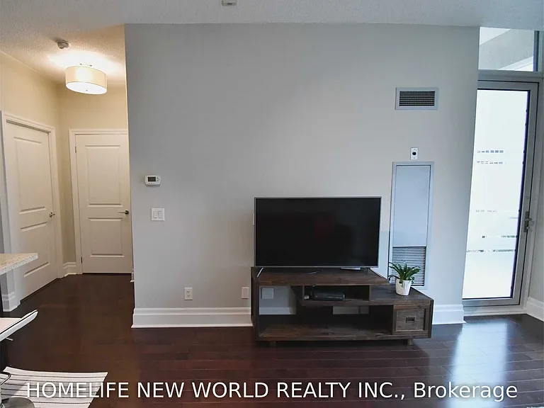 1 Upper Duke Cres #111 — Photo 15