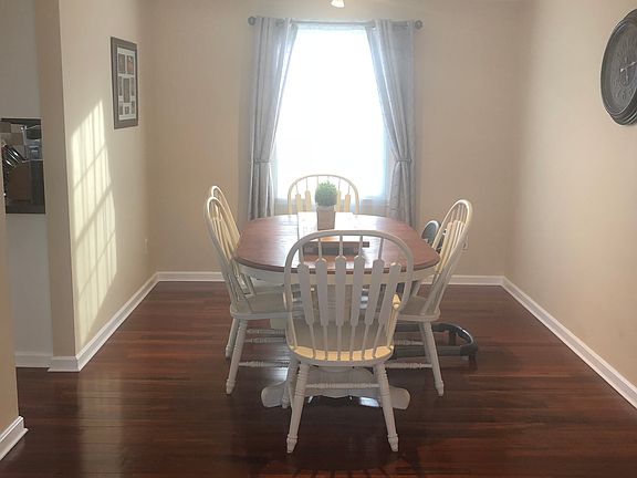 4th image of 2950 Saybrooke Blvd