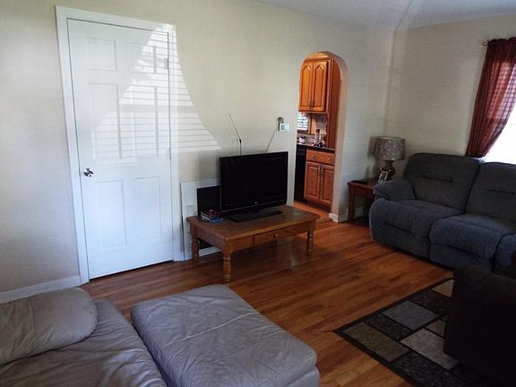 3rd image of 8 Prentice Blvd