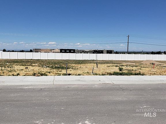 4th image of 409 Sierra Dr