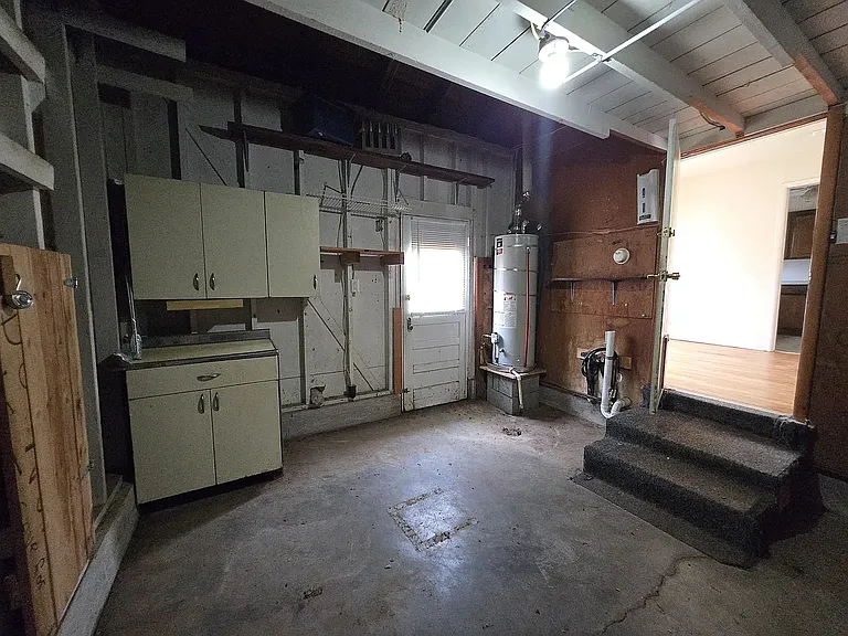 Garage-Washer/Dryer Hookups