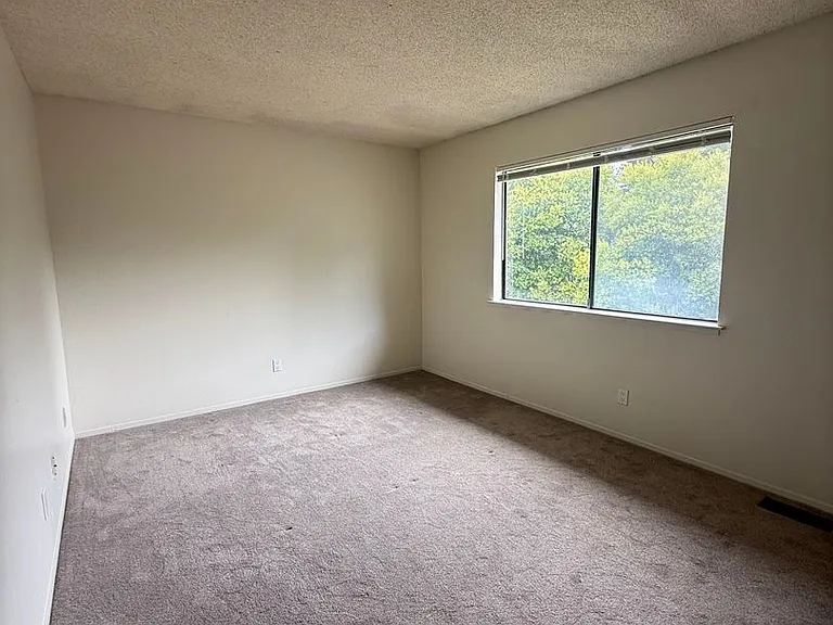 922 Ponselle Ln #3 — Photo 12