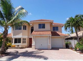 11711 SW 10th St, Pembroke Pines, FL 33025