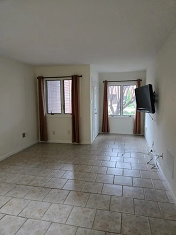 2 bed, 1.5 bath, 2575 sqft, $2,150 — Photo 4