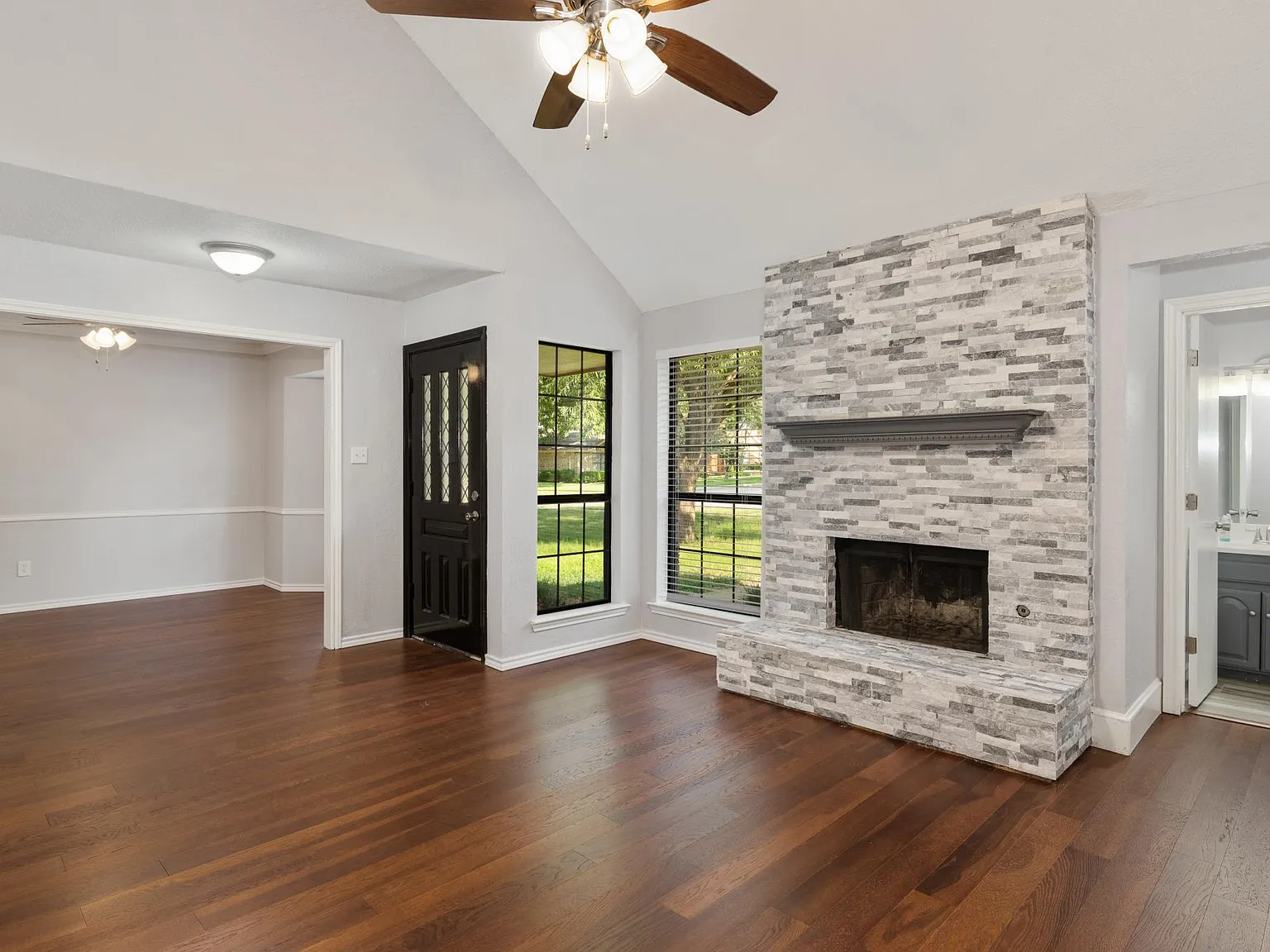 3 bed, 1612 sqft, $2,199 — Photo 4