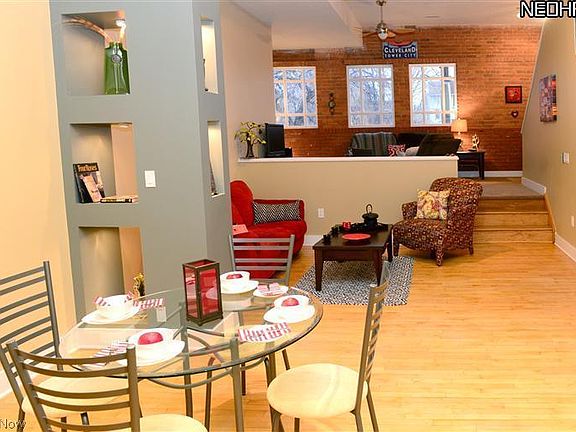 3rd image of 3200 Franklin Ave #107