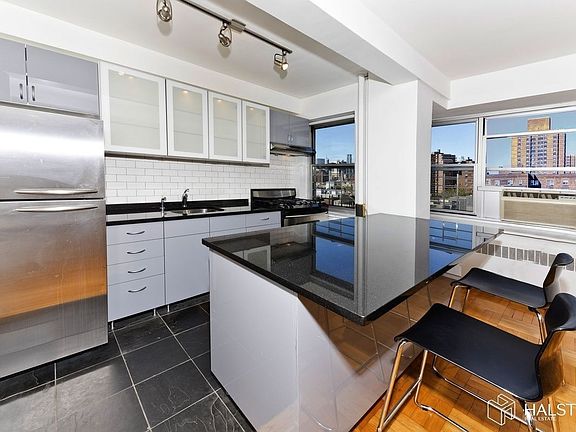 3rd image of 530 Grand St APT E10g