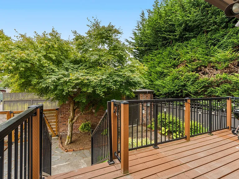 6017 SW Admiral Way — Photo 34