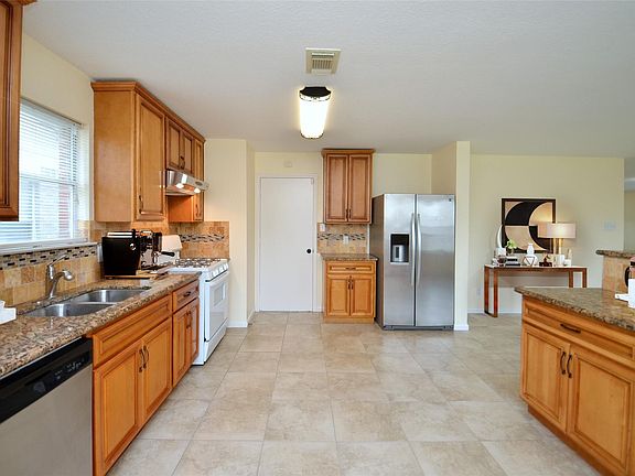 5th image of 3907 Pebble Garden Ln