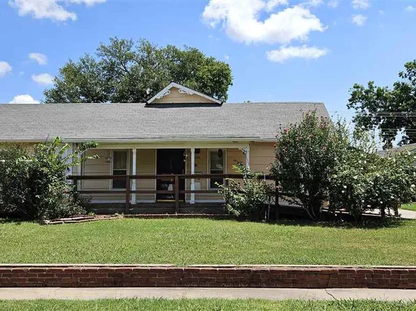 206 & 208 N Main St, Tonkawa, OK 74653