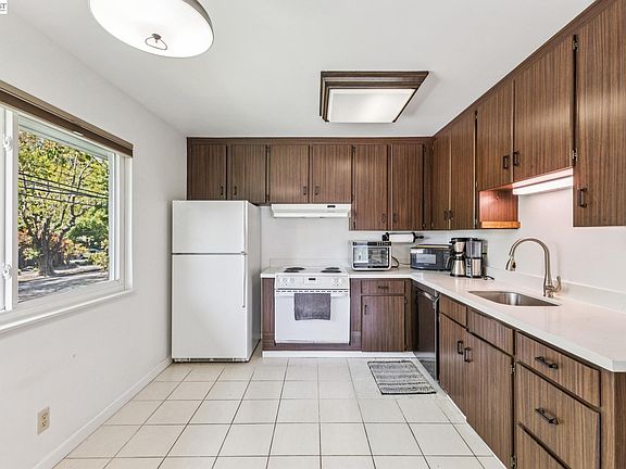 3rd image of 1401 Cottage St APT D