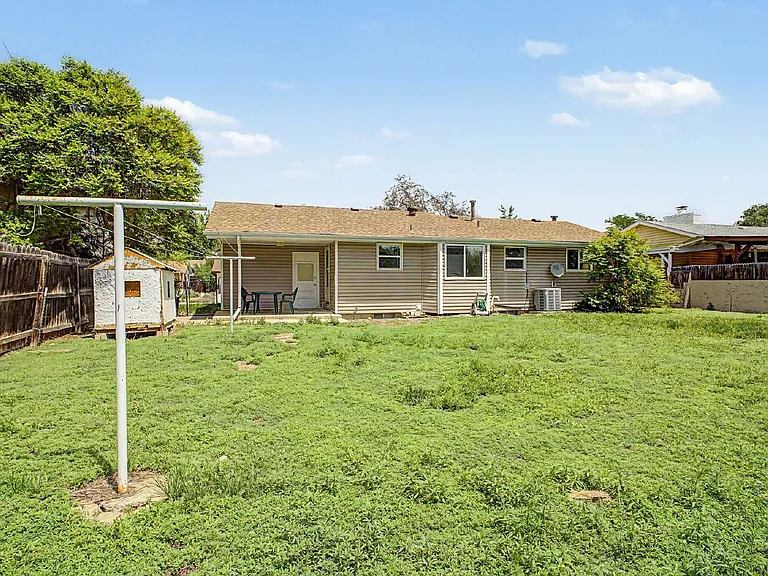 2519 Danbury Dr — Photo 36