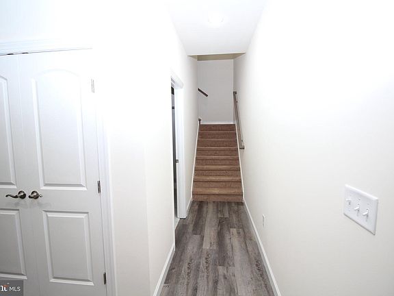 5th image of 35 Maple Dale Rd