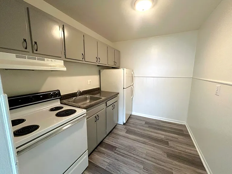 Oakwood Apartments — Photo 11
