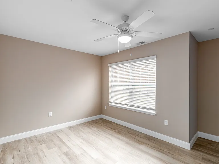 French Park Apartments — Photo 12