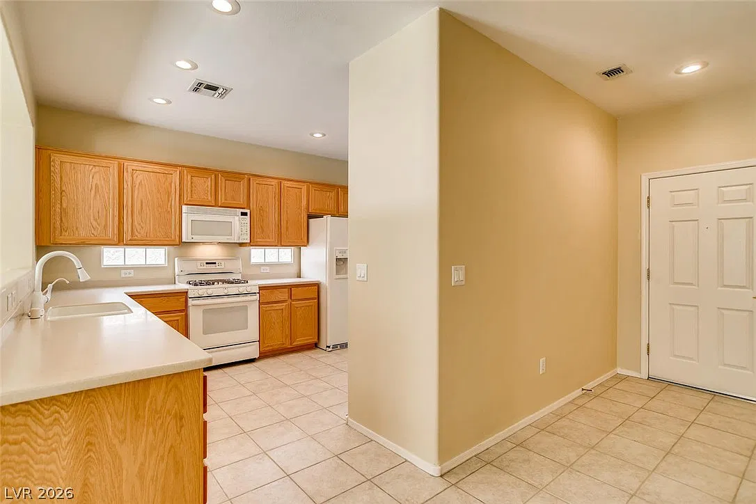 2 bed, 2.0 bath, 1482 sqft, $1,850 — Photo 3
